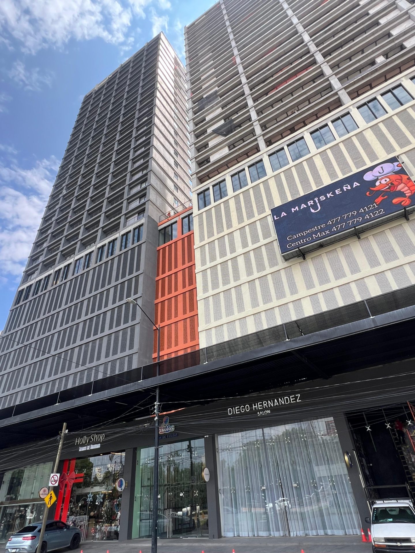 Locales Punta Mayor — Vista exterior