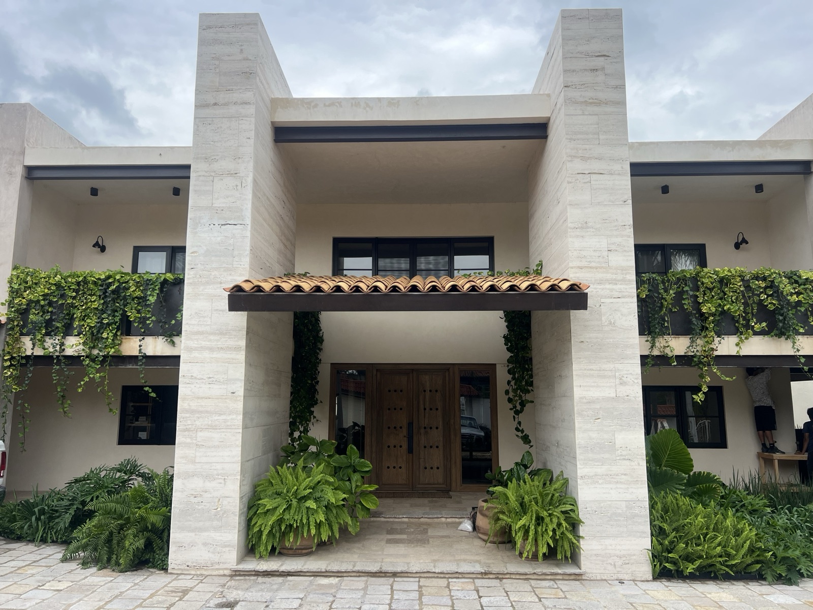 Casa RB — Fachada de travertino