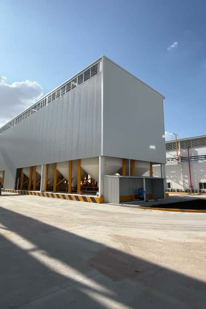 Reyma Planta — Nave · celosías de ventilación