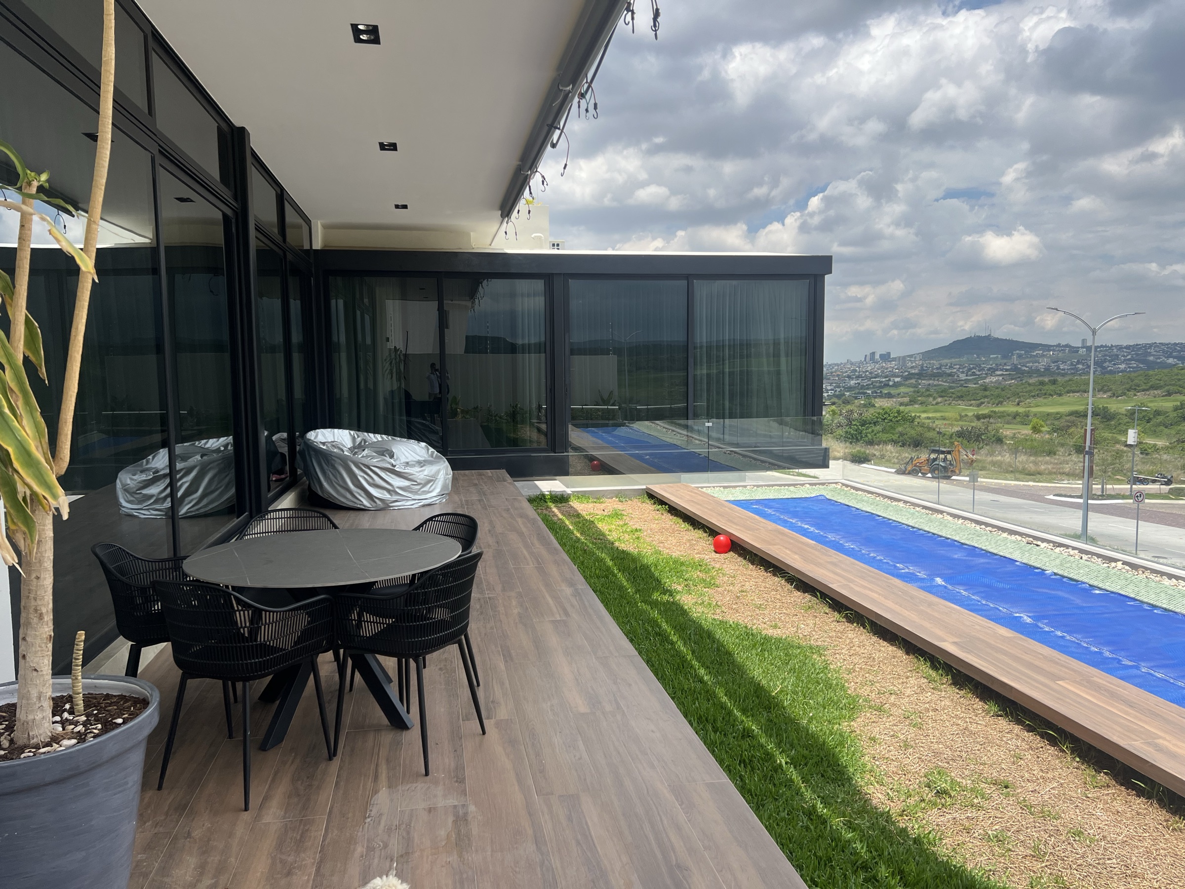 Casa Molino C4 — Terraza y alberca · vista al valle