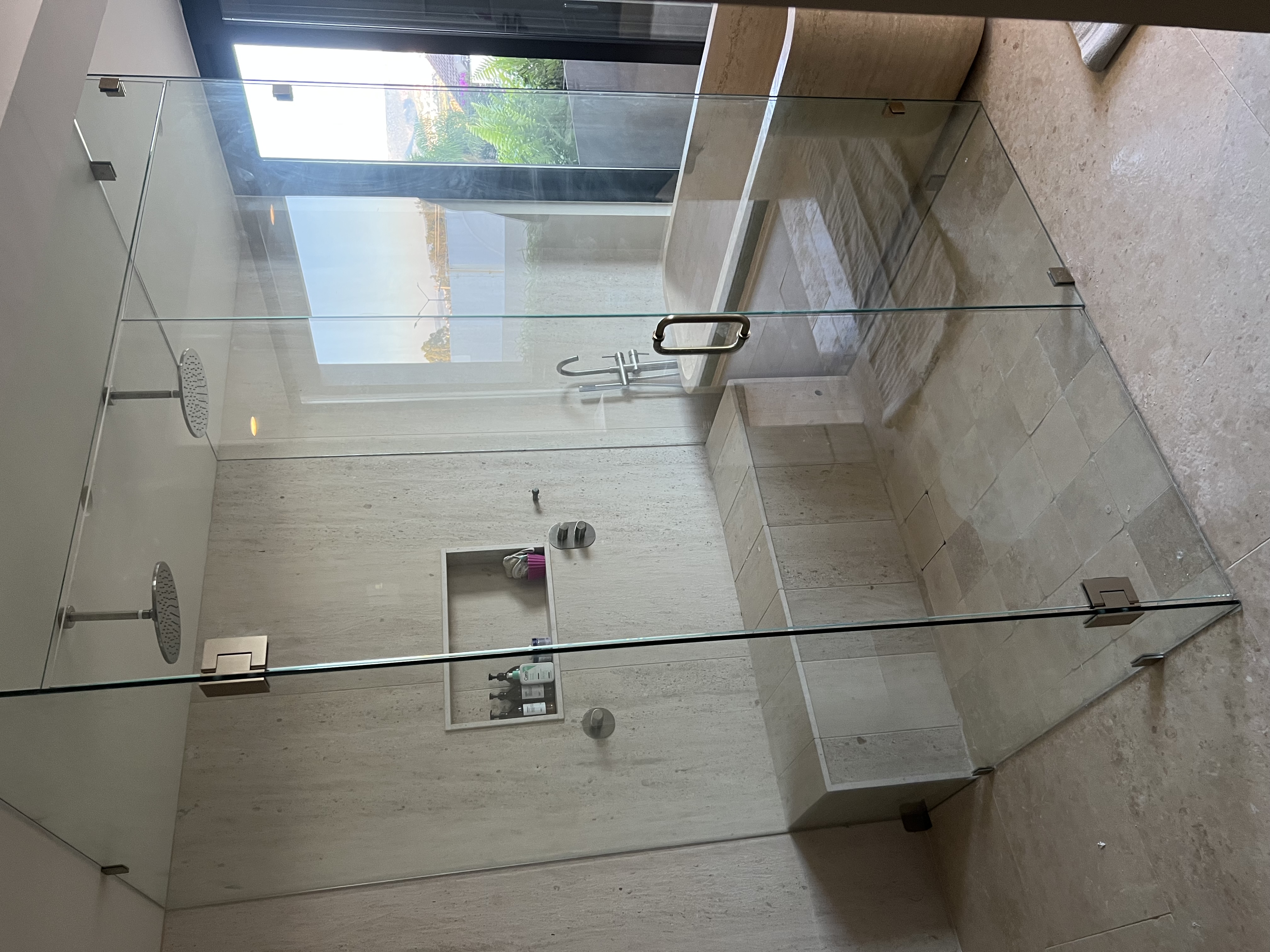 Casa RB — Baño · cancel de cristal templado