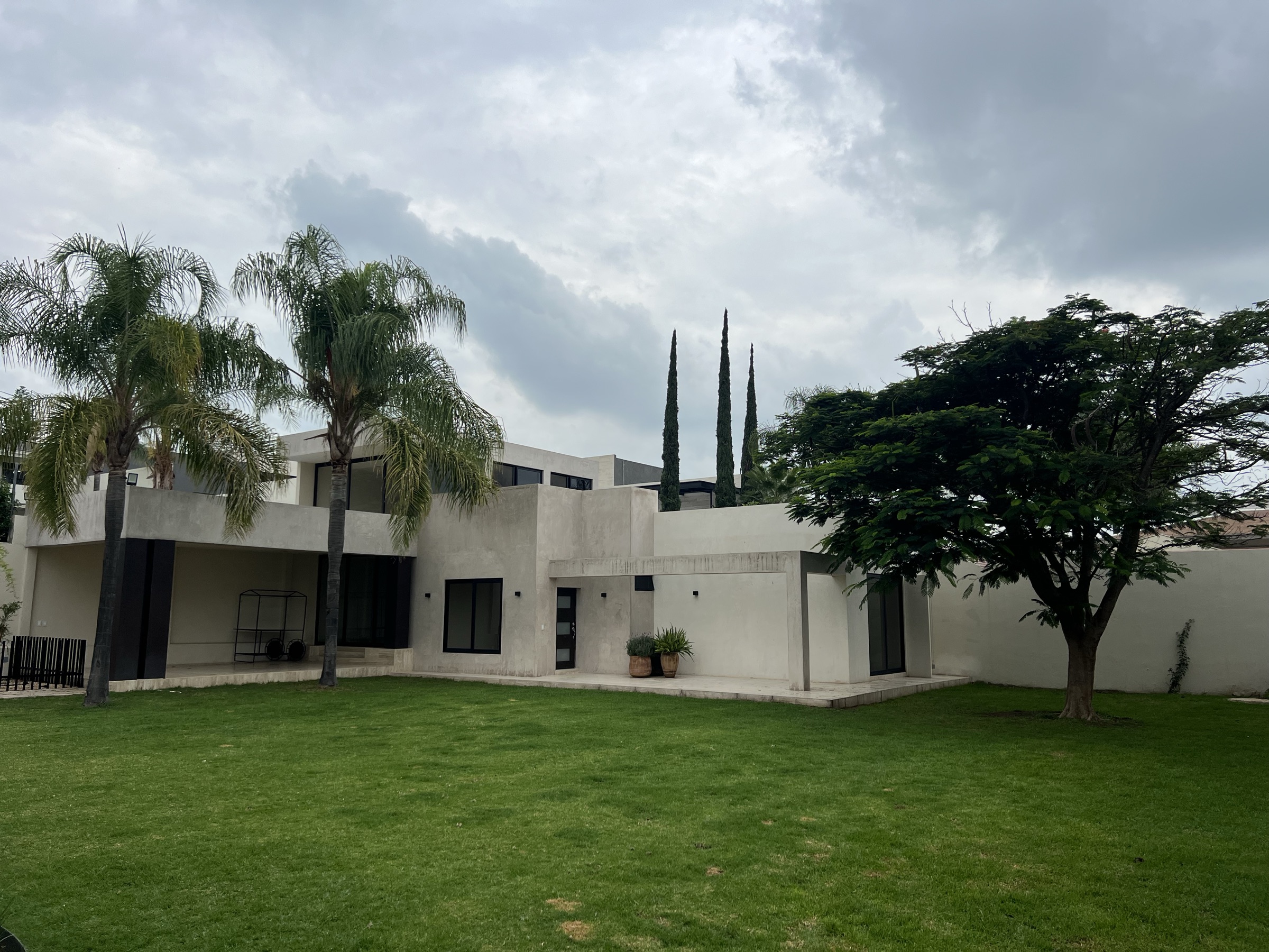 Casa RB — Jardín · palmeras